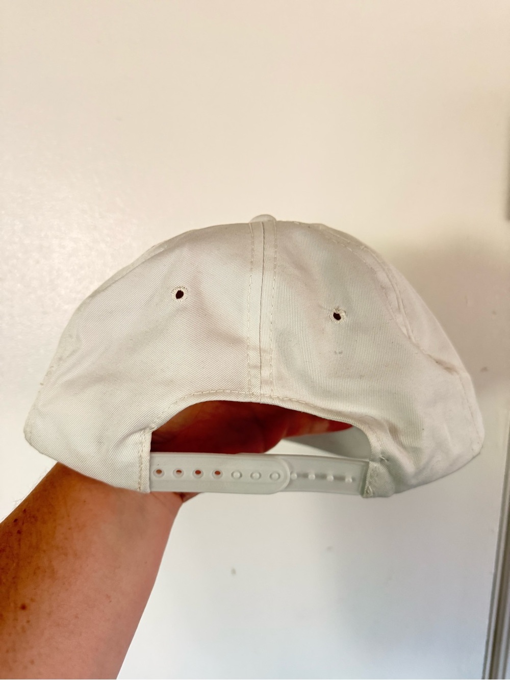 Los Angeles Lakers "Back to Back 87-88 Champions" Vintage Cream Hat - Picture 2 of 2